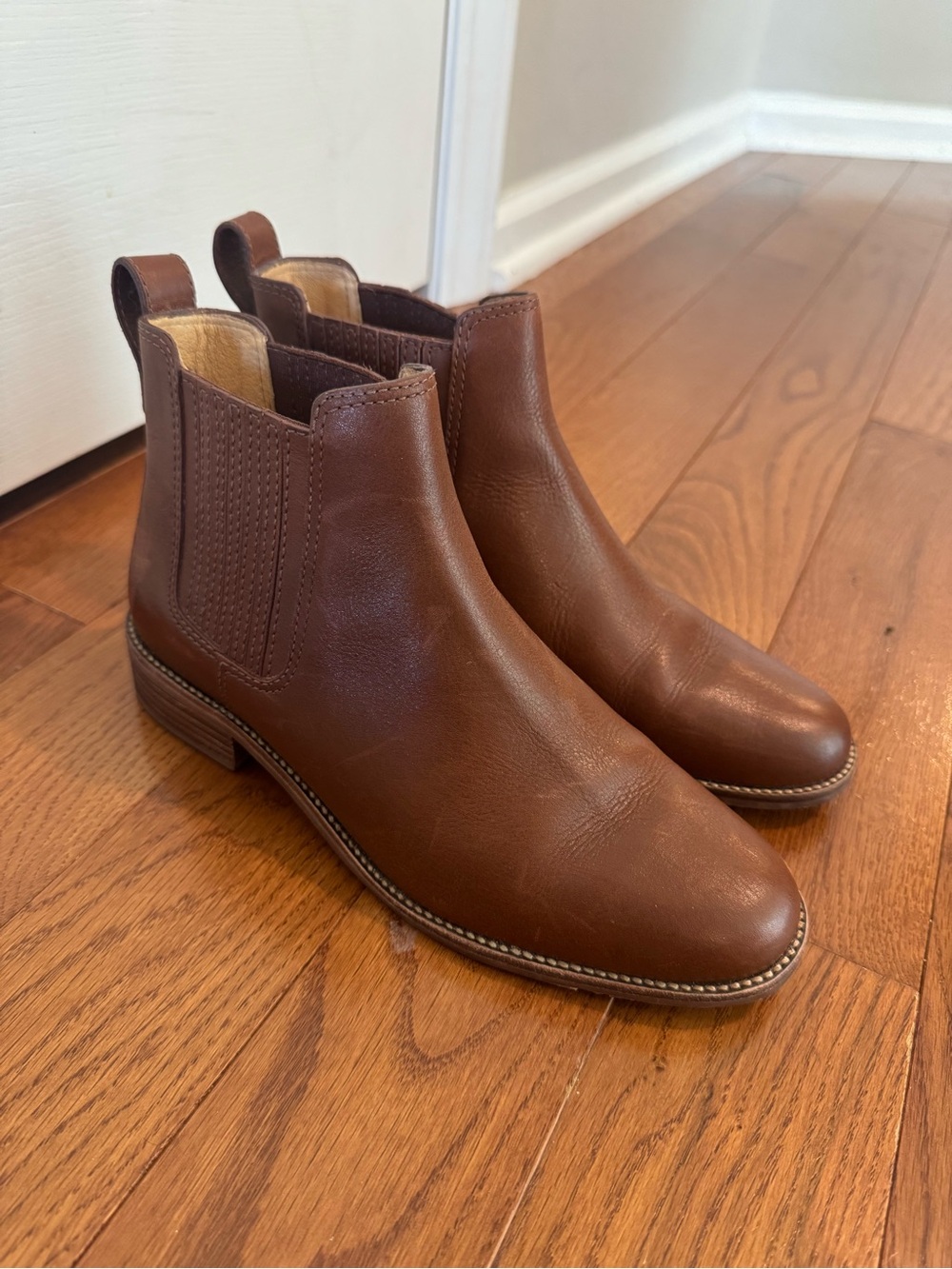 Madewell Women’s Brown Leather Chelsea Boots